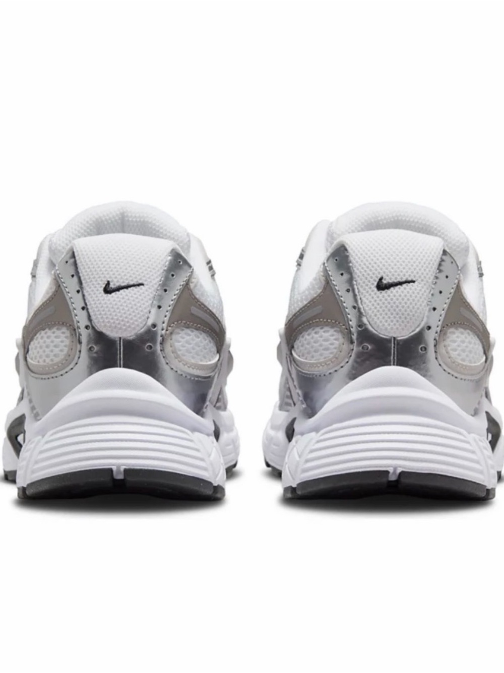 Nike Women's V5 RNR Sneakers - Picture 7 of 8